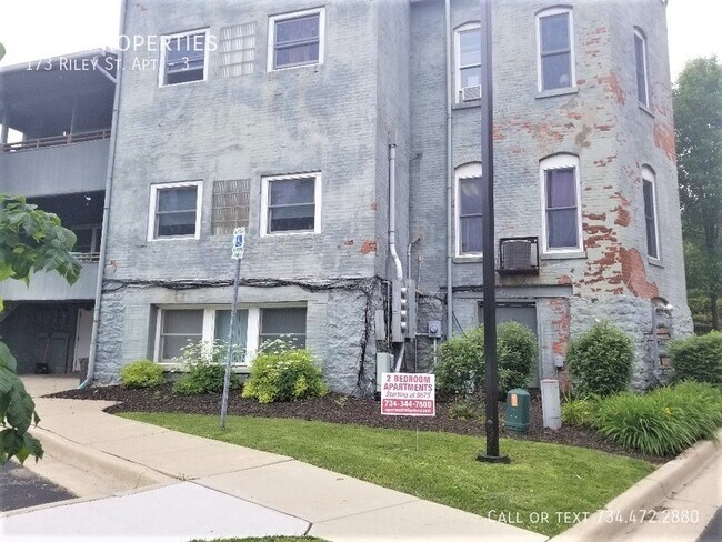 Building Photo - 173 Riley St