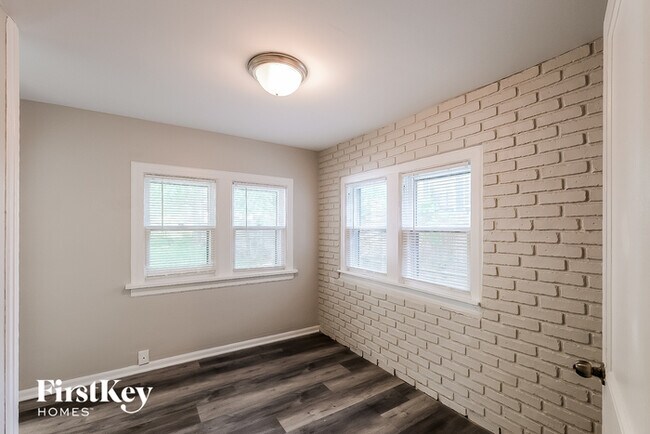 Building Photo - 308 Blackhawk St