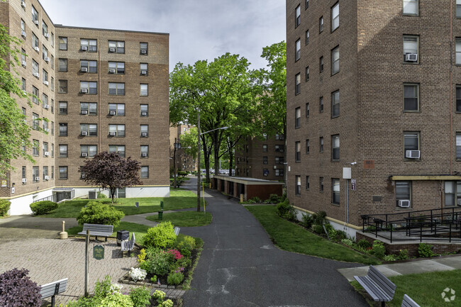 Building Photo - Park East Terrace