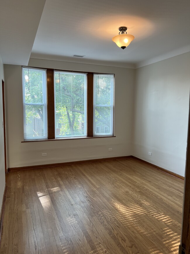 Living room - 1306 Home Ave