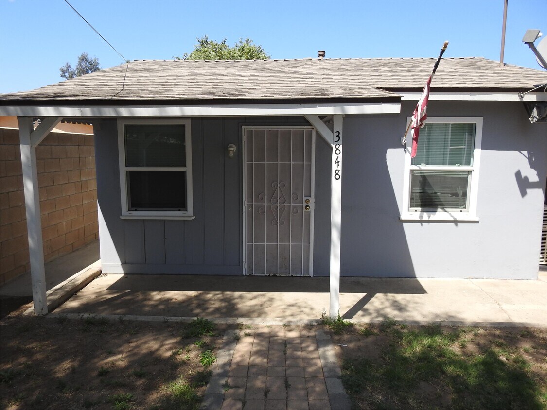 Primary Photo - 3848 Corona Ave