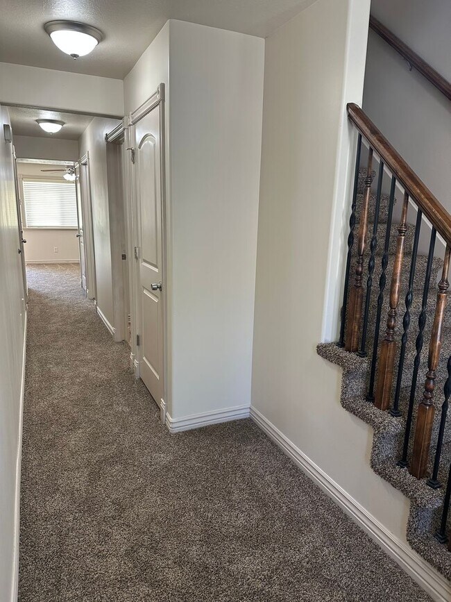 Foto del edificio - Modern 3 Bed, 2.5 Bath Townhouse - Excelle...
