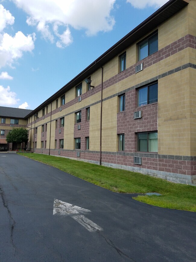 Foto del edificio - 200 Russet Ln