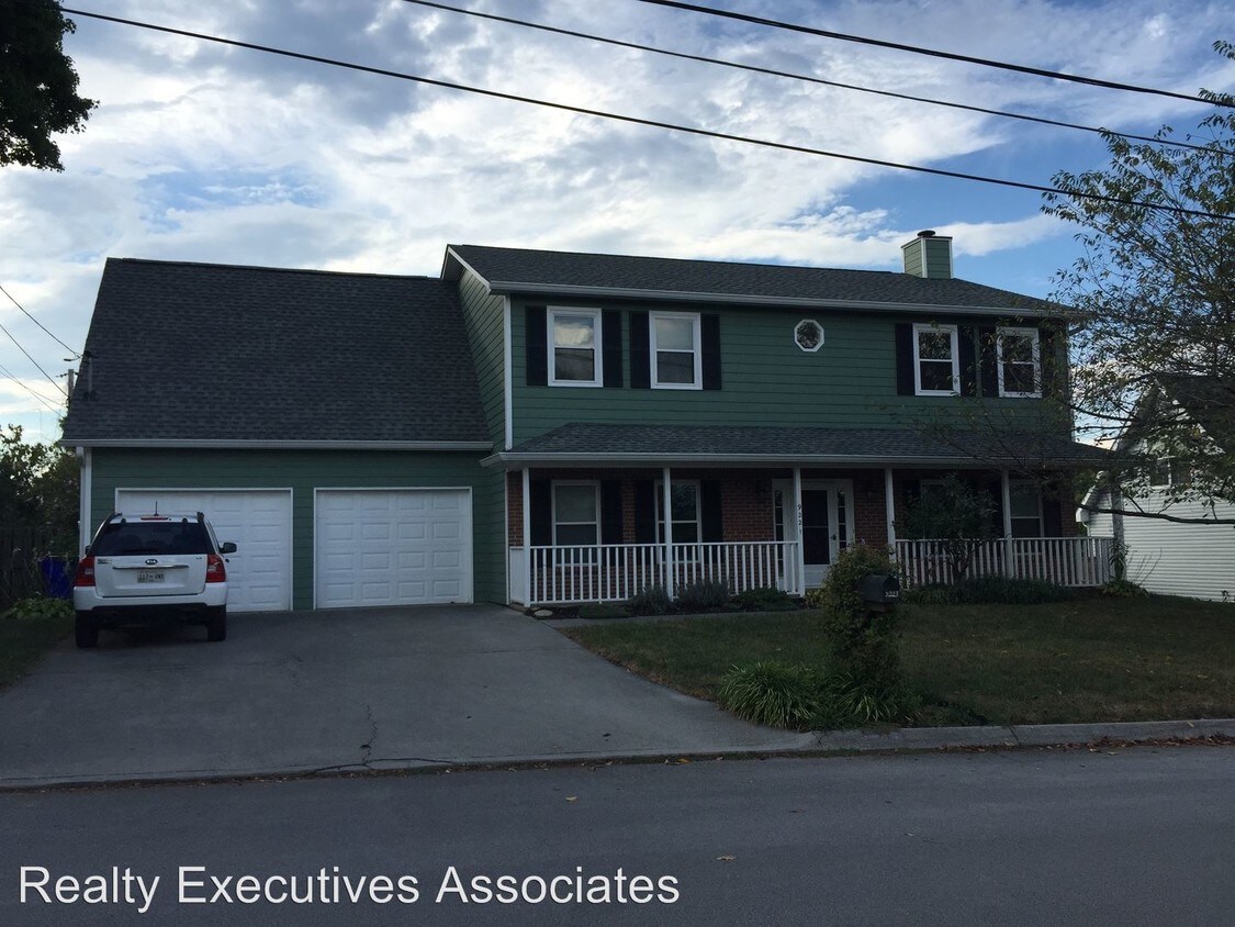 Foto principal - 9221 Countryway Dr