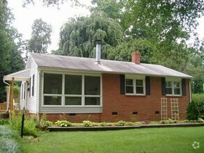 Building Photo - 505 Crestwood Dr