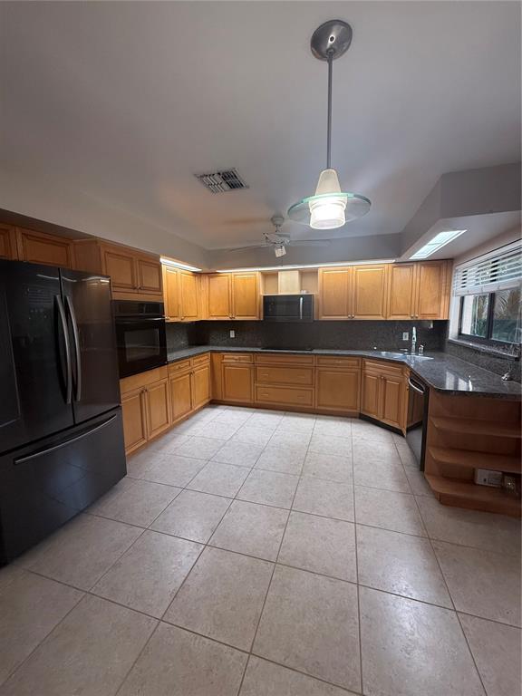 Foto del edificio - 7920 Marbella Ct