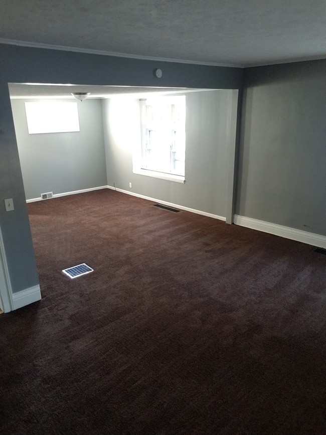Building Photo - 485 Fernwood Ave