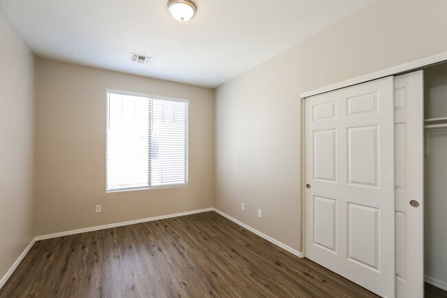 Foto del edificio - 7706 S 71st Ave
