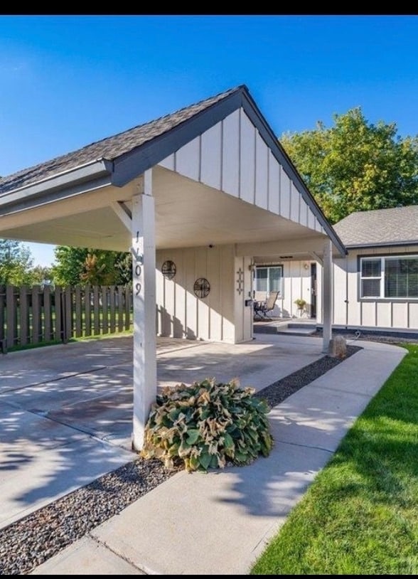 Building Photo - 1109 S Abbey Cir