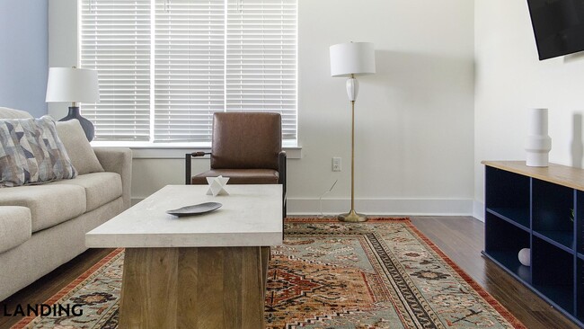 Building Photo - 901 Kelly Green Ln