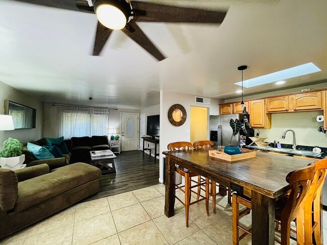 Foto del edificio - 3813 E Gelding Dr