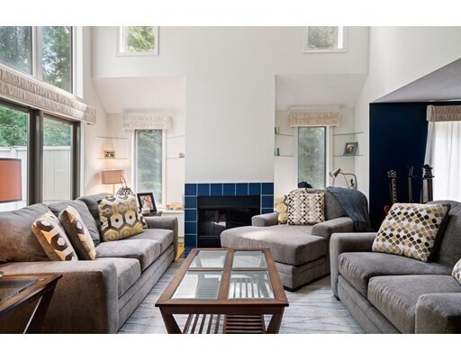 Foto del edificio - 19 Hillside Dr