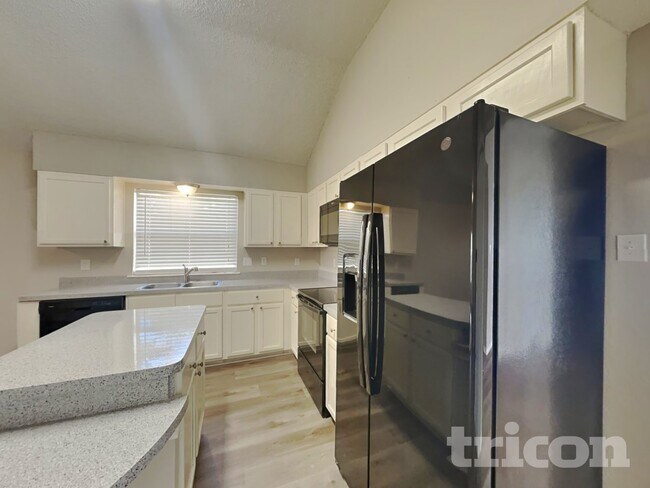 Building Photo - 6002 Flyers Ln