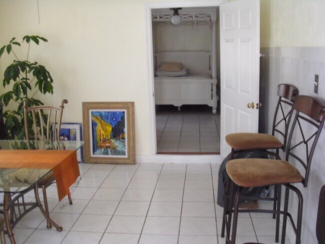 Foto del edificio - 1325 Drew St