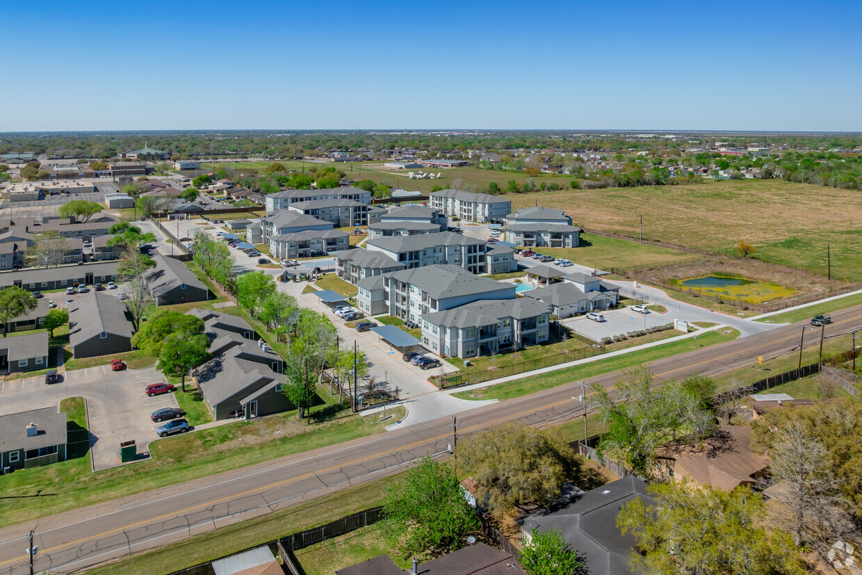 Building Photo - Enchanted Gardens Apartments
