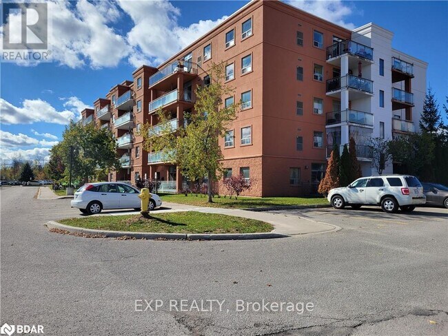 Photo du bâtiment - 85 Barrie Rd