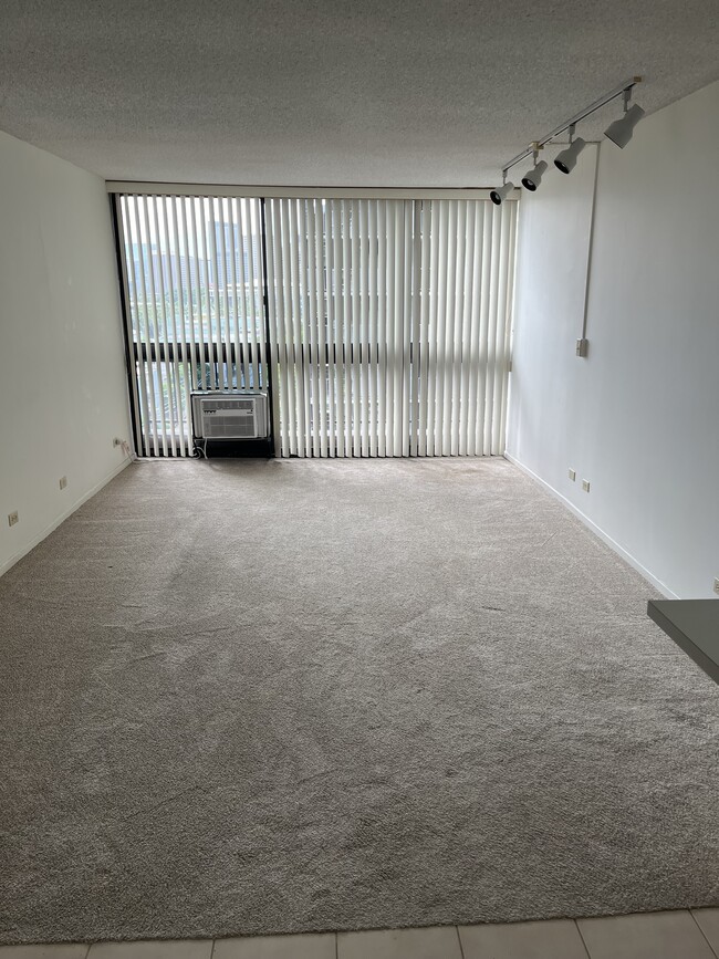 Building Photo - 775 Kinalau Pl