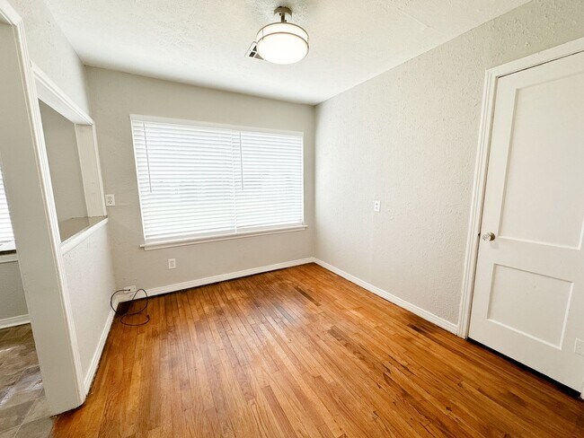 Building Photo - Updated 2 Bed/1 Bath Home in Bethany
