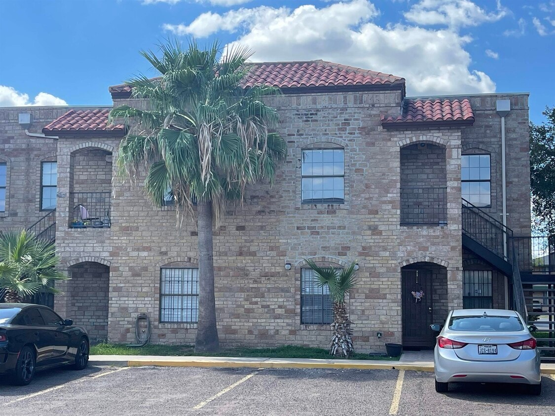1207 Hillside Rd Unit 2, Laredo, TX 78041 Condo for Rent in Laredo, TX