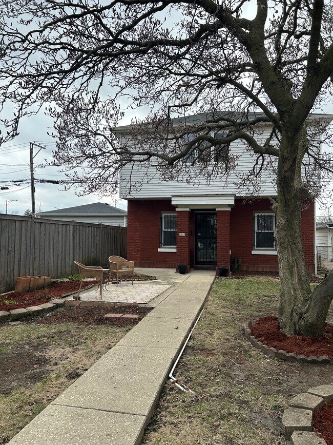 Building Photo - 5406 N Lovejoy Ave
