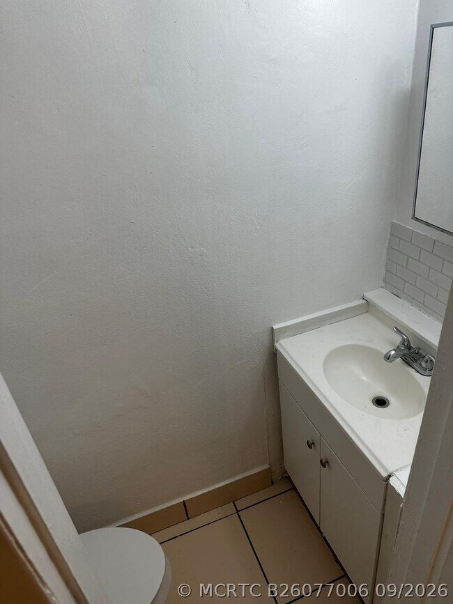 Foto del edificio - 13695 NE 3rd Ct