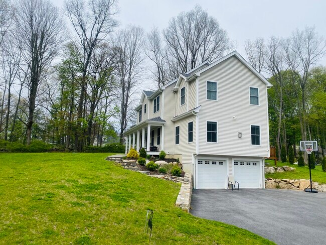 Building Photo - 32 Great Hill Rd