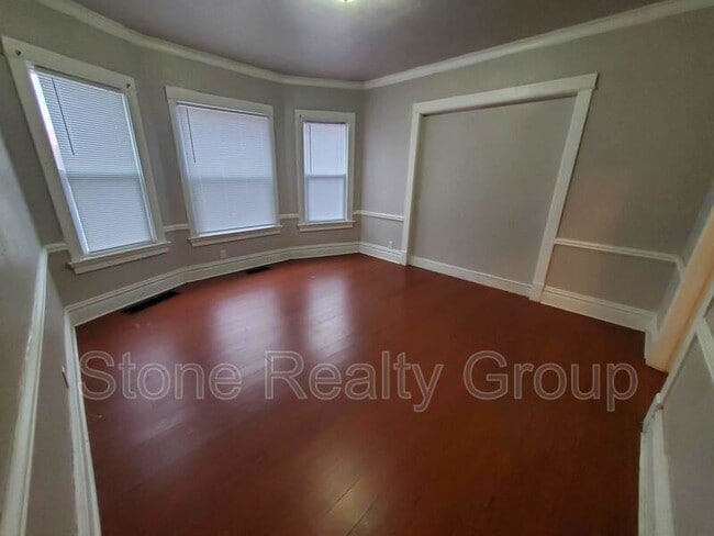 Building Photo - 710 S 8th St