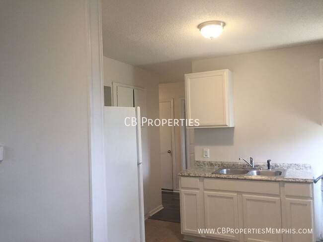 Foto del edificio - 4052 Rhodes Ave