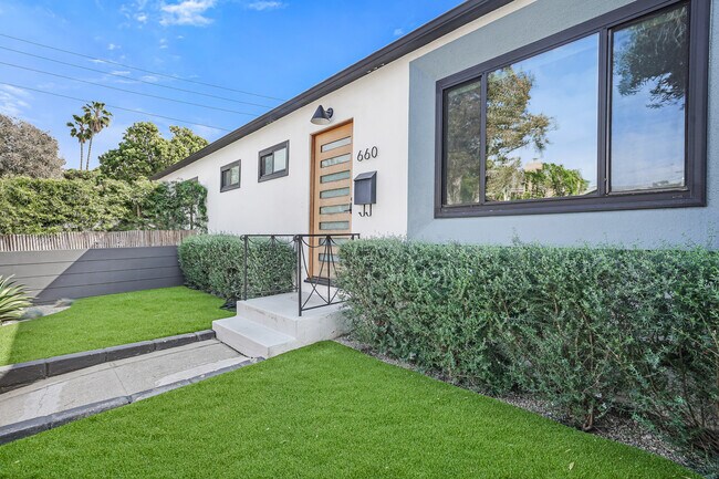 Foto del edificio - 654 Ozone St, Santa Monica, CA 90405