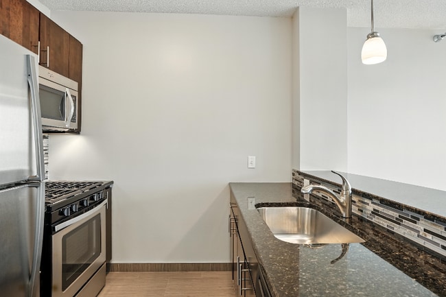 Photo - 341 E Ohio St Apartment