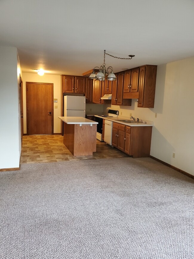 Kitchen/living room - 300 Alpine Dr