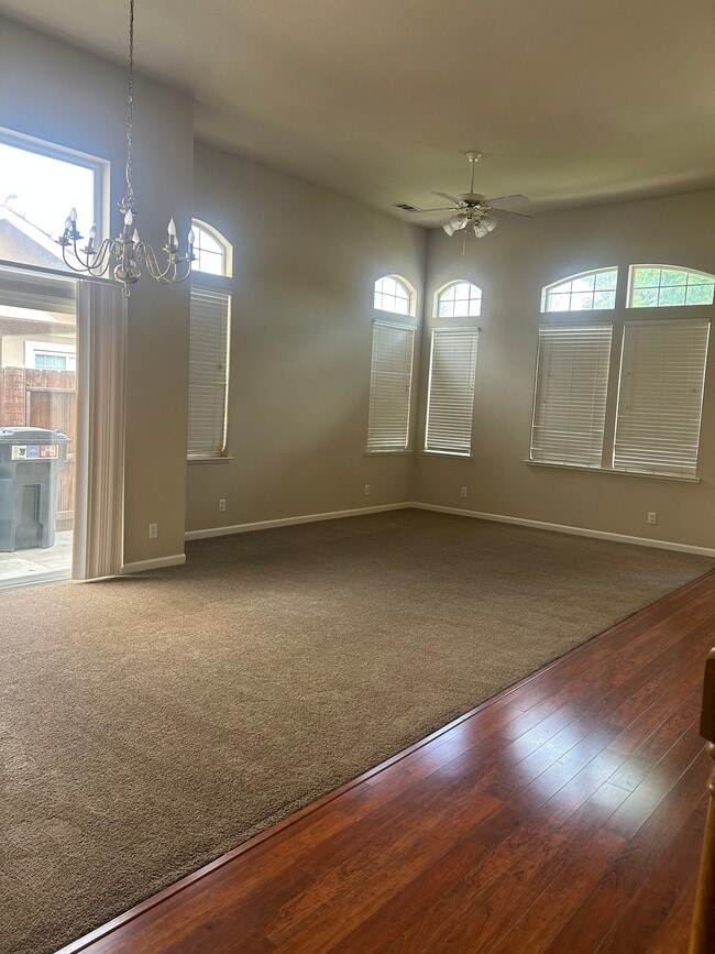 Foto del edificio - 3895 Oakview Ct