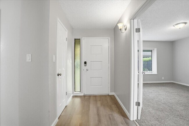 Foto del edificio - 2491-2491 American River Dr