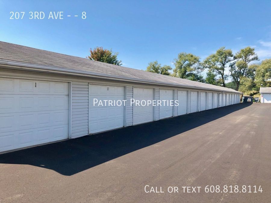 Building Photo - 2 bedroom/ 1.5 bath Apartment in Monroe, WI