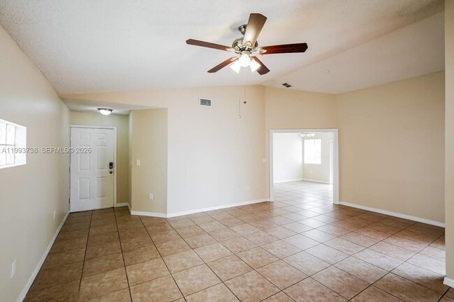 Foto del edificio - 1906 SW 123rd Ave