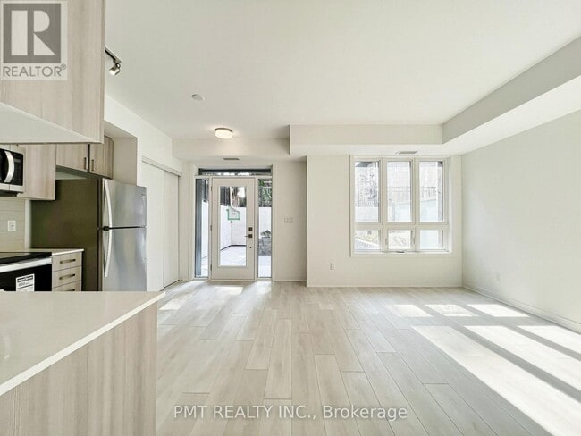 Building Photo - 4045 Hickory Dr