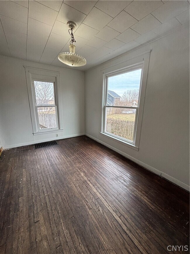 Building Photo - 116 S Meadow St