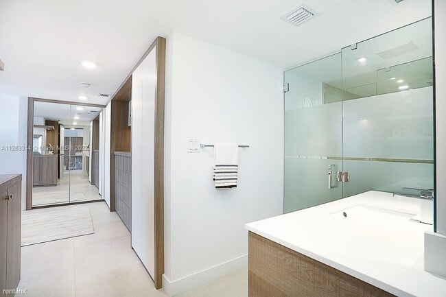 Building Photo - 2 br, 2 bath Condo - 1865 Brickell Ave Apt...