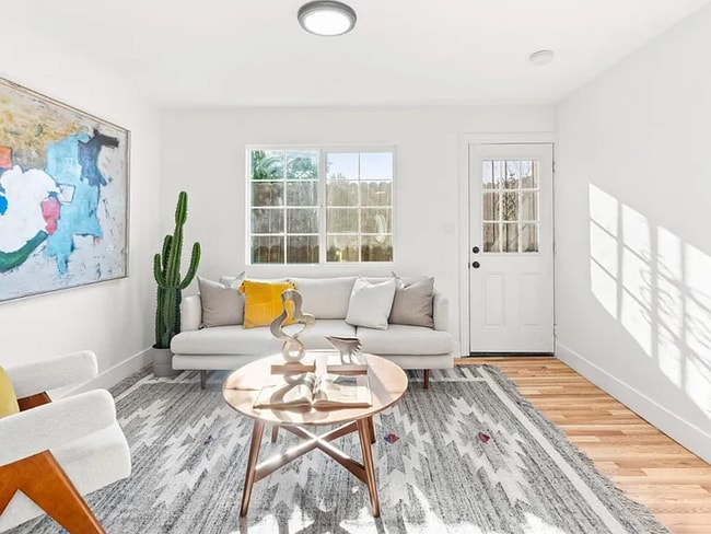 Building Photo - 2887 Fordham St