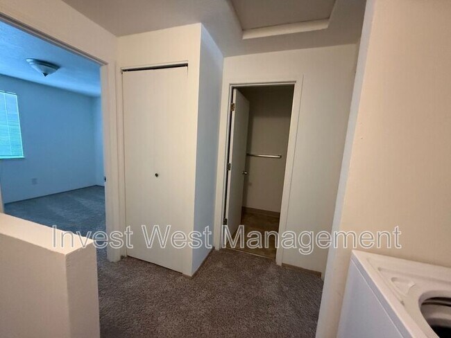 Foto del edificio - 9037 N Saint Louis Ave