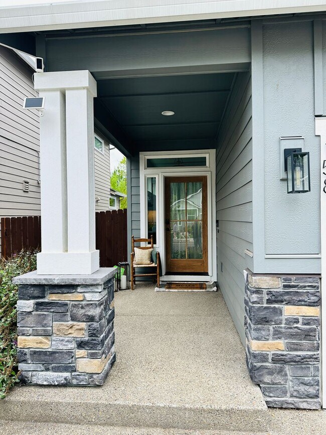 Foto del edificio - Charming Newer Ridgefield Home with Upgrades Throughout