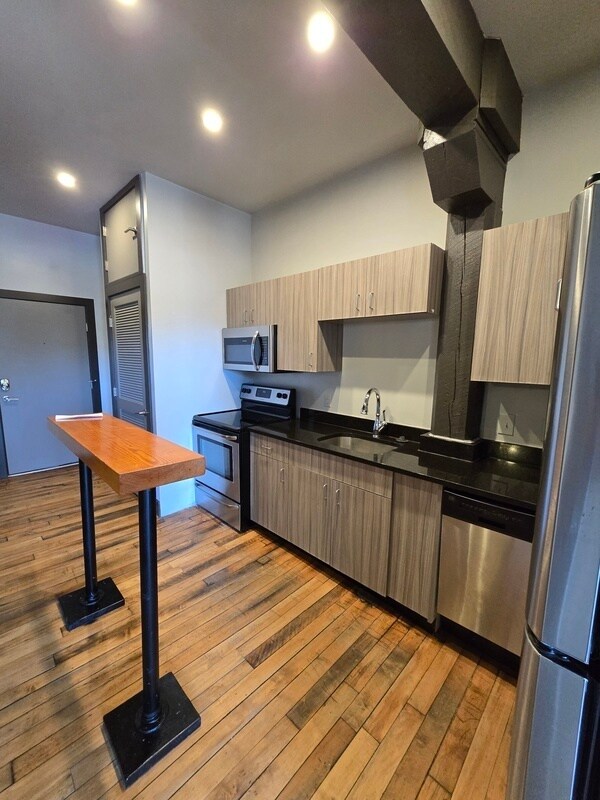 Foto del edificio - 123 Pine St