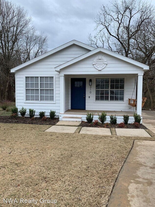 Primary Photo - 3 br, 2 bath House - 310 N. C Street