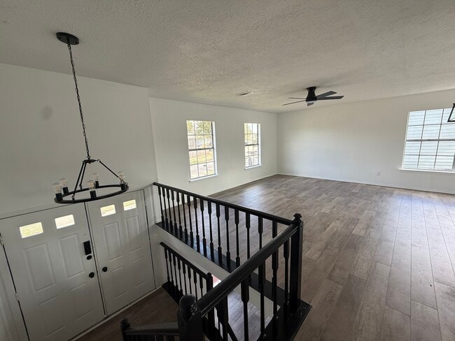 Building Photo - 402 Tresvant Dr