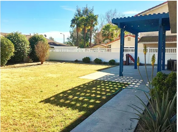Building Photo - 13339 Carnation Pl