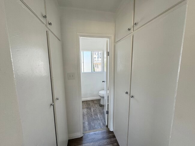 Building Photo - 1831 Tamarind Ave