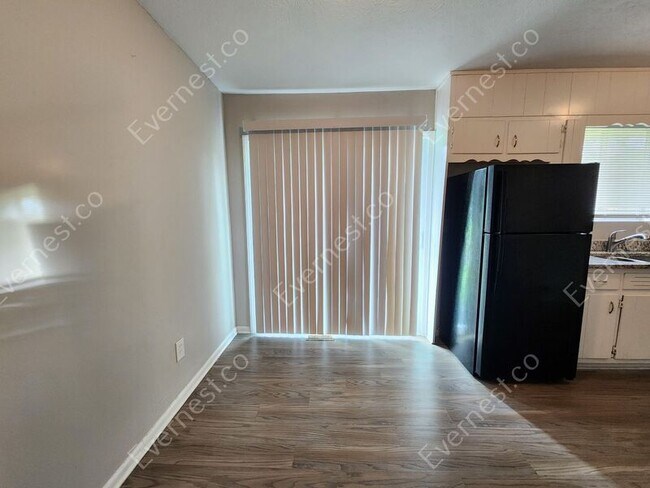 Building Photo - 229 W Canterbury Dr