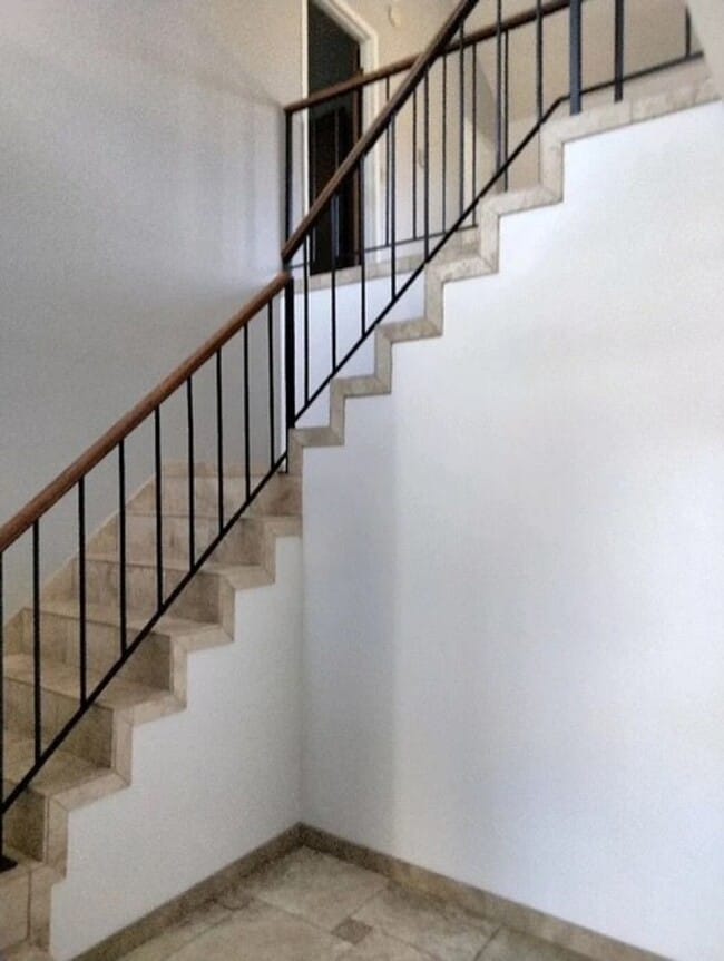 Building Photo - Charming 1 Bedroom/1.5 Bath Apartment With Loft