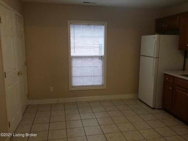 Building Photo - 8608 Standing Oak Dr