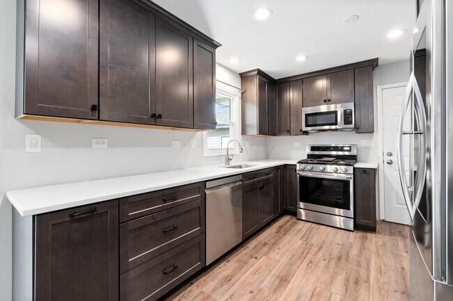 Building Photo - 815 Bronk Rd